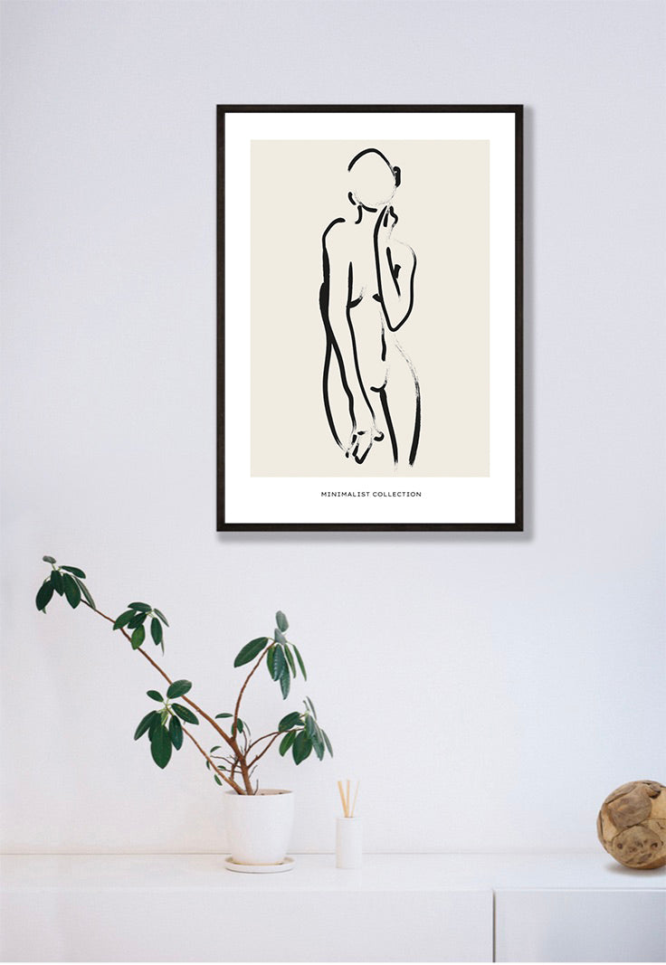 Tijdloos en minimalistische schets van een elegante vrouw tegen een beige achtergrond. Deze line art wanddecoratie is een sfeervolle toevoeging voor in je woonkamer of slaapkamer. Minimalist Collection Female Body No2 Poster in achtergrond.